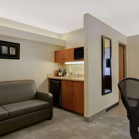Days Inn By Wyndham Medicine Hat Exterior foto