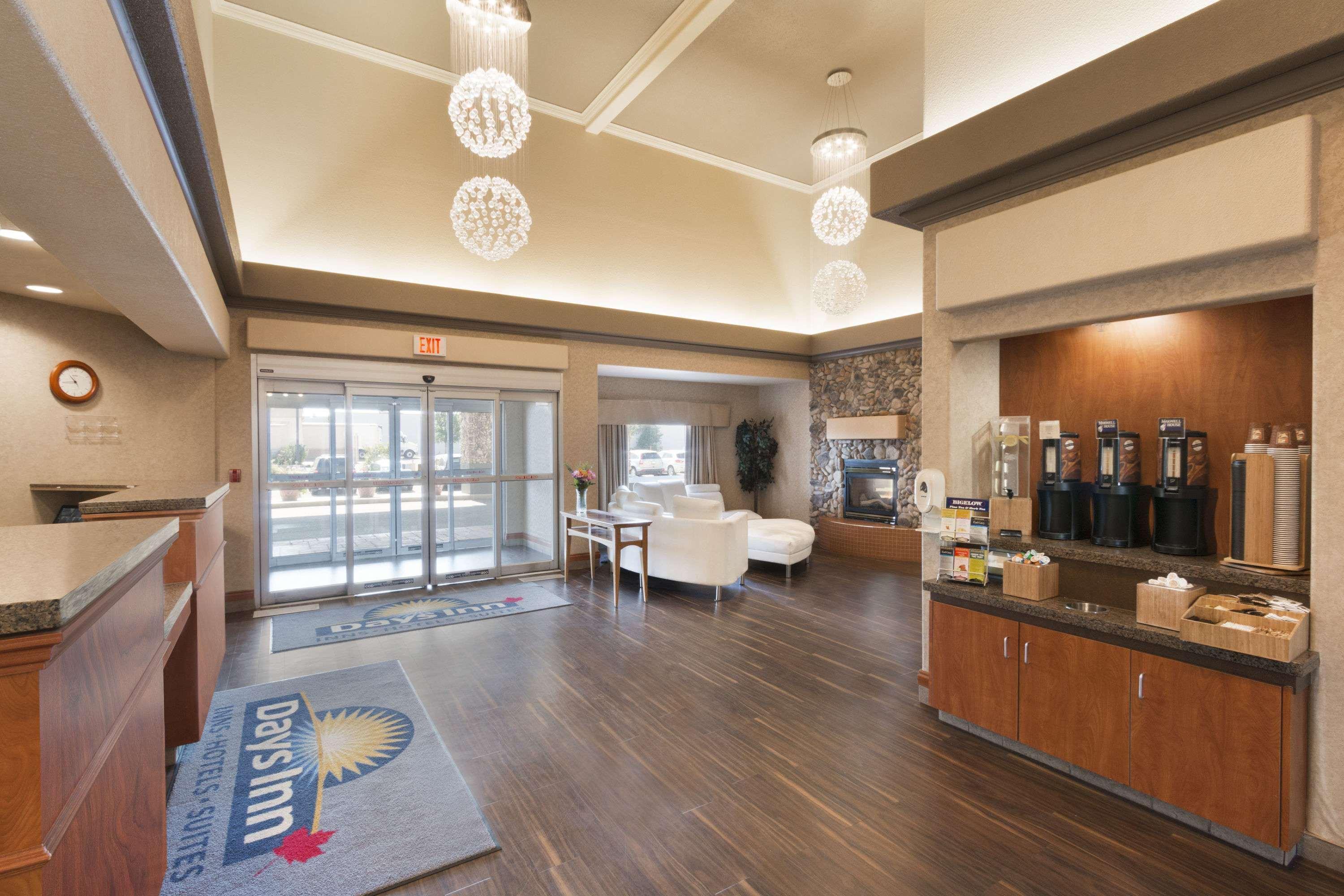 Days Inn By Wyndham Medicine Hat Exterior foto