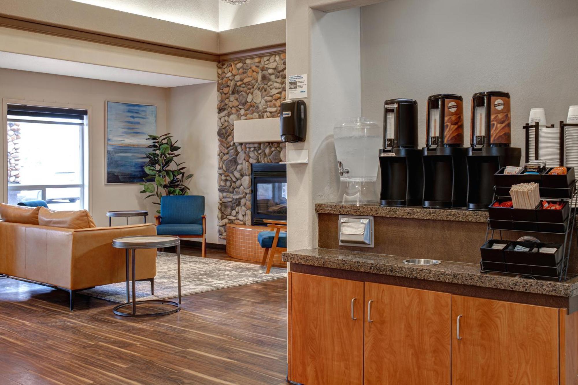 Days Inn By Wyndham Medicine Hat Exterior foto