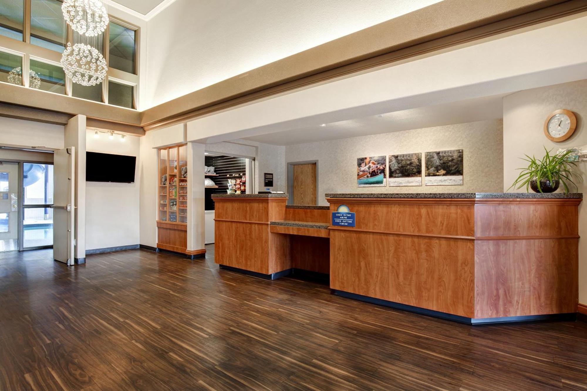 Days Inn By Wyndham Medicine Hat Exterior foto