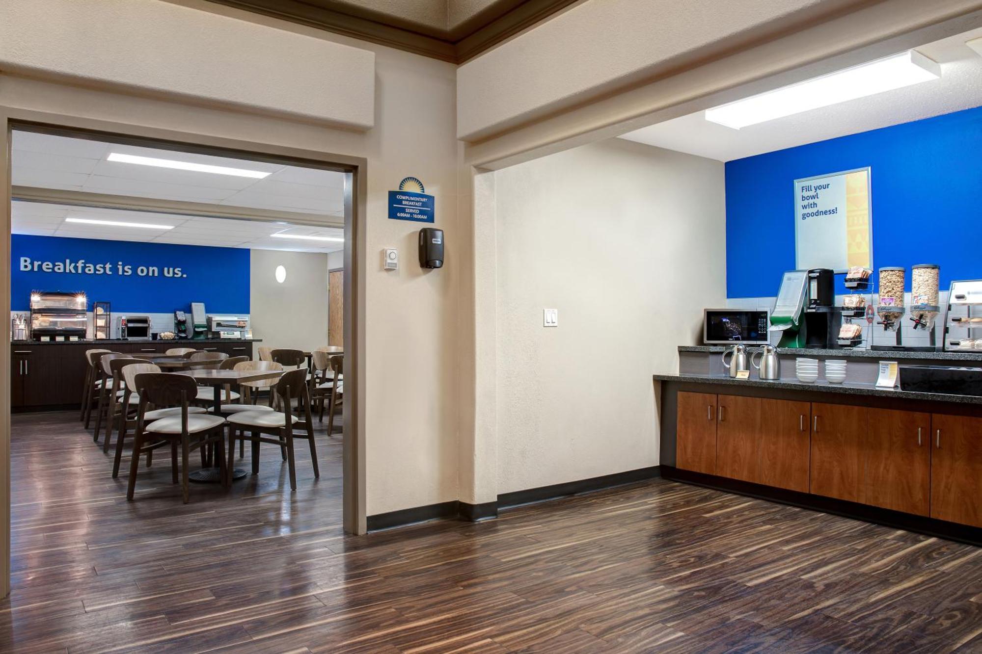 Days Inn By Wyndham Medicine Hat Exterior foto